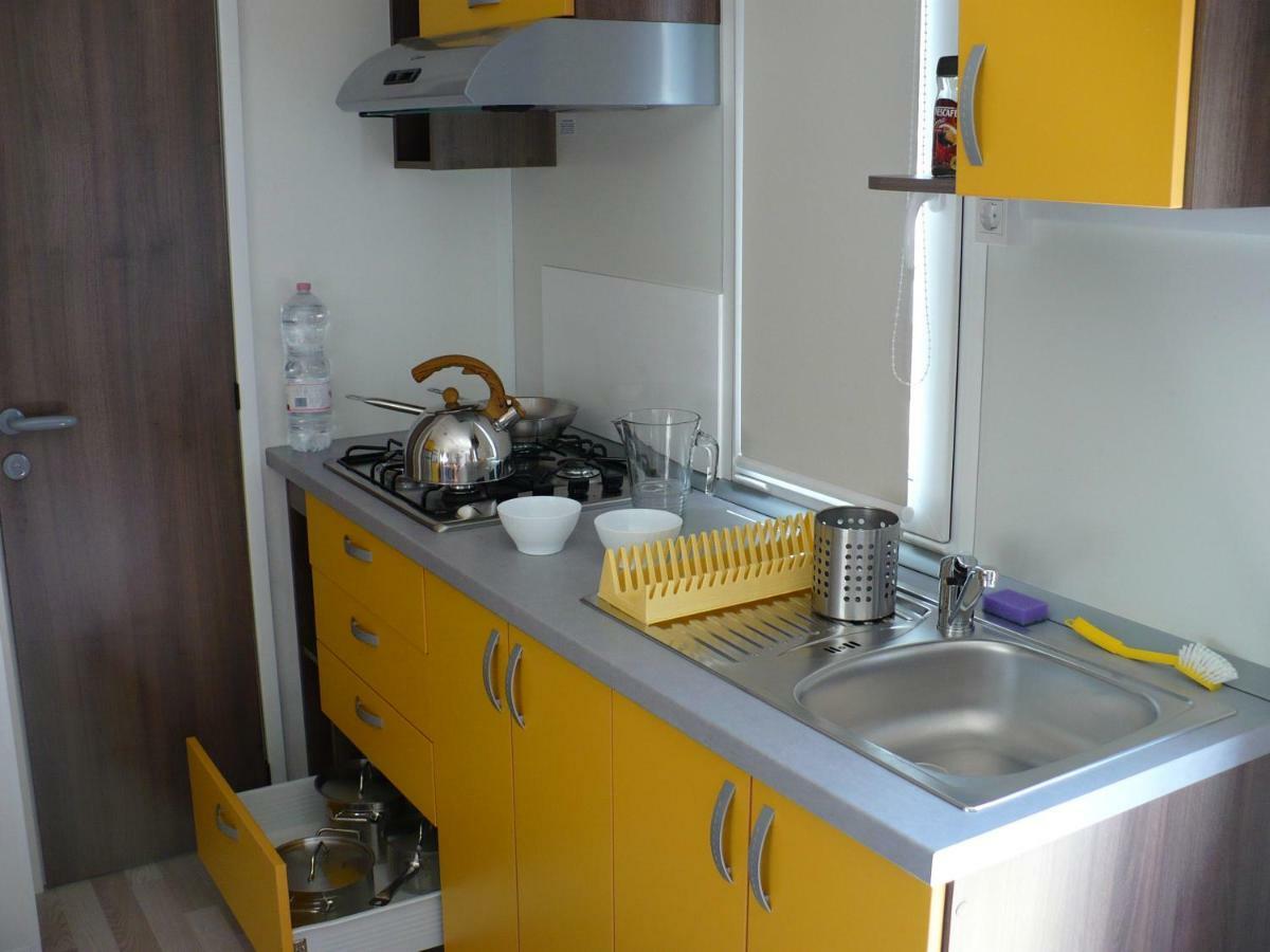 Victoria Mobilehome Camping Village Poljana 말리로시니 외부 사진